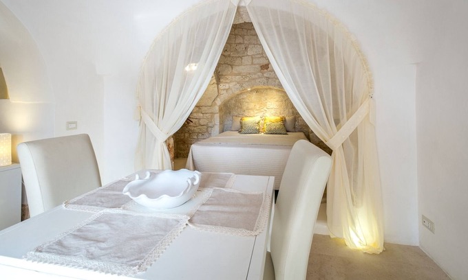 Ceglie Messapica Villa | TRULLO PARADISE - LUXURY HOLIDAYS X 6/8 - FREE WI-FI, SCENIC POOL, REDUCED RATE