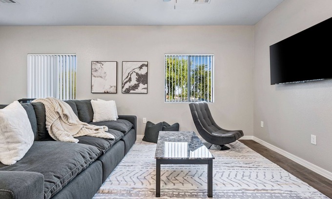 Deer Valley Apartment | TSMC - 2 Bedroom 2 Bath w/Pool and Gym #2003