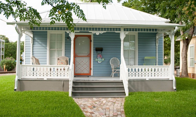 New Braunfels House | Tuber’s Paradise Walk to Wurstfest