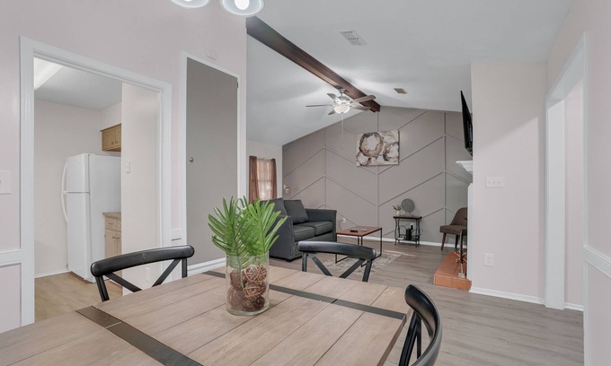 Gunter Afs House | Tucked-Away Townhouse