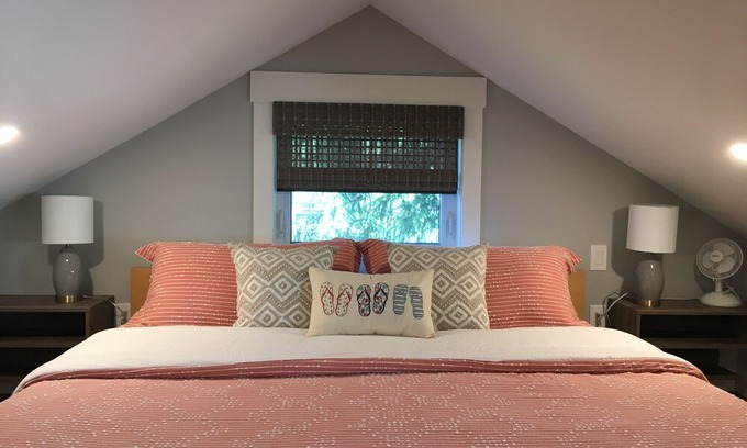 Honeymoon Bay Cottage | 'Tucked Inn' Honeymoon Bay Lakefront Cottage