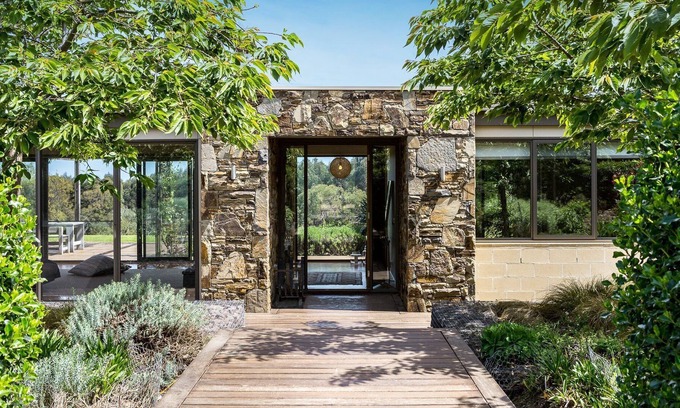 Shoreham House | Tucks Rise Shoreham - Luxury Retreat with WiFi, fireplace, 5 acres of rural privacy