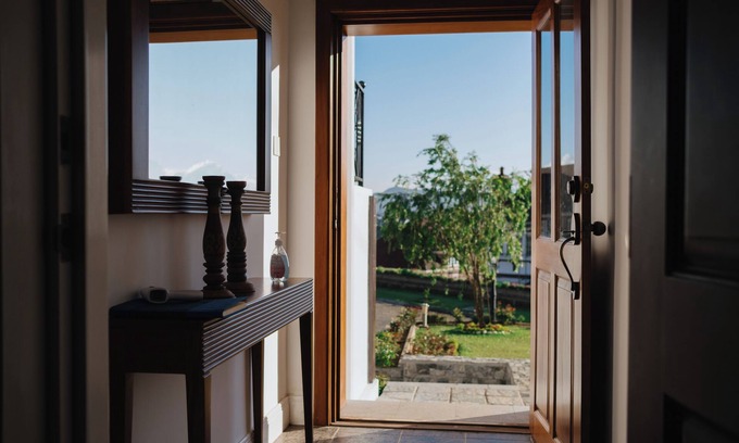 Nuwara Eliya Villa | Tudor Barn - Little England Cottages