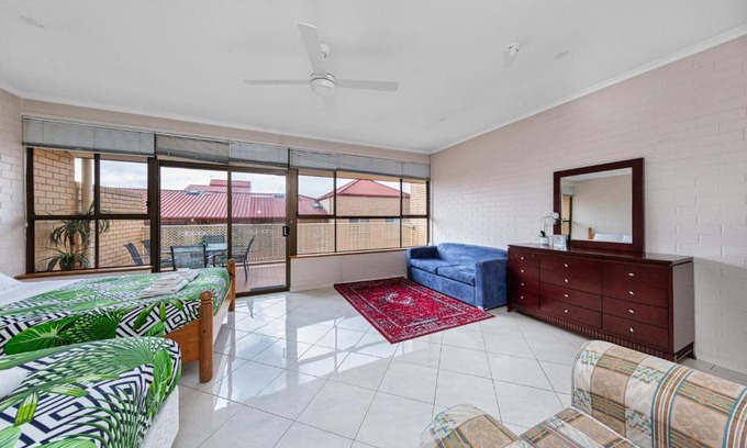 Greenway Apartment | Tuggeranong Short Stay #10C - Sleeps 6