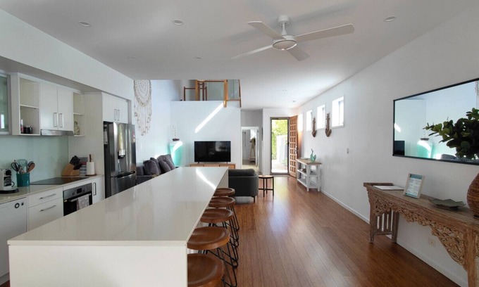 Tugun House | Tugun Holiday Home-magnesium pool -stroll to beach