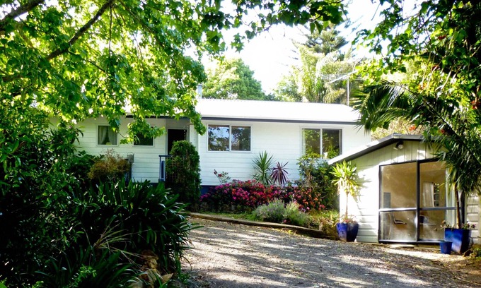 Kerikeri House | TUIS NEST- Private, yet central by river & Historical sites .8 nights stay min n