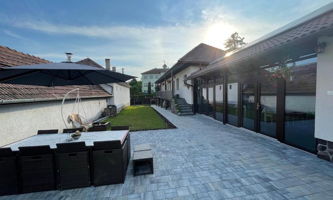 Lupeni House | Tulipán vendégház