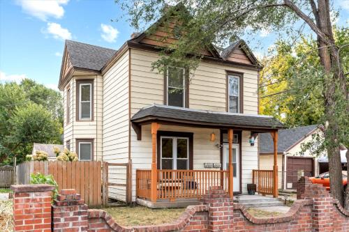 Corcoran House | Tulip House - Quiet Home 10 Minutes from Downtown Minneapolis