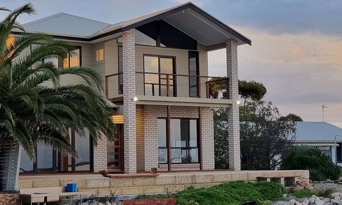 Tulka House | Tulka Waterfront Holiday Home