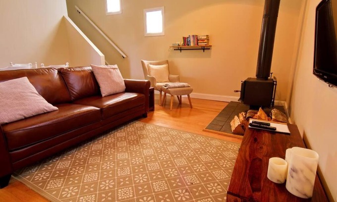 North Lilydale House | Tumbledown Barnhouse