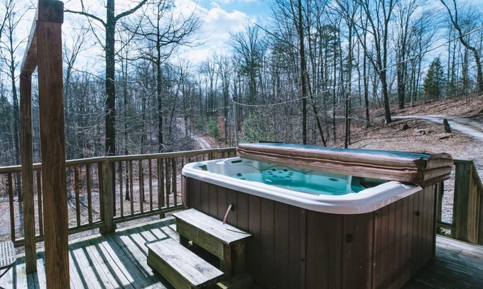 Stanton Cabin | Turkey Cove: Newly Renovated, Pet-Friendly 3BR Home with Hot Tub and Fireplace