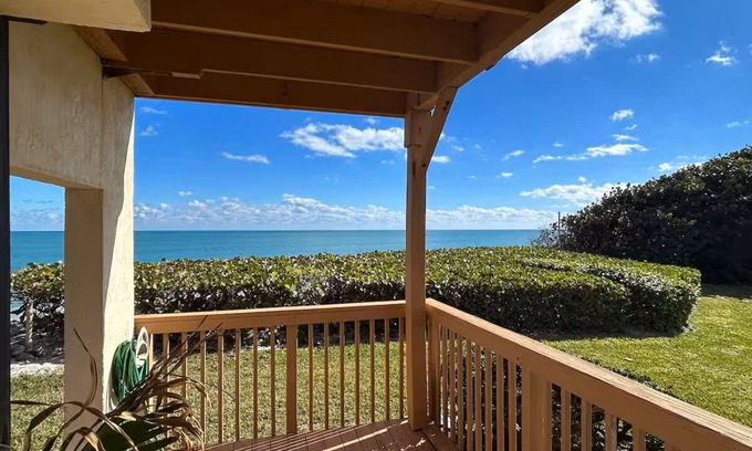 Melbourne Beach House | Turtle Beach Paradise - Immerse yourself in a Water Front Tropical Paradise