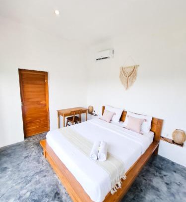 Mendoyo House | Turtle House Surf & Stay