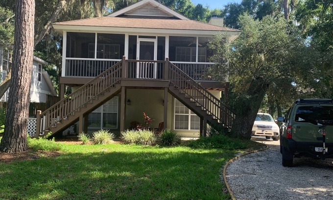 Saint Simons Island House | Turtle Villa: 4 bedrooms, 3 baths and Pet Friendly!