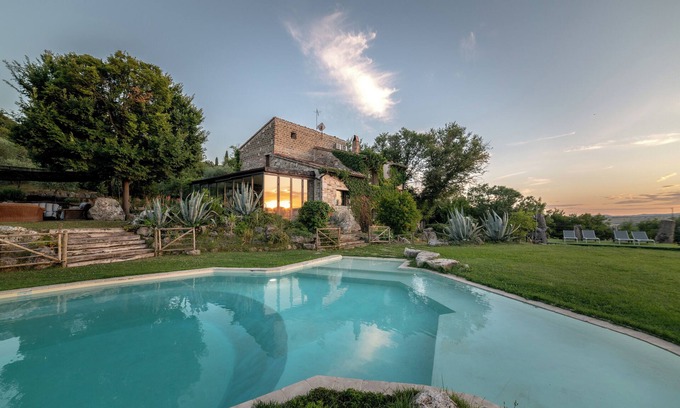 Saturnia Villa | Tuscan country villa with private swimming pool