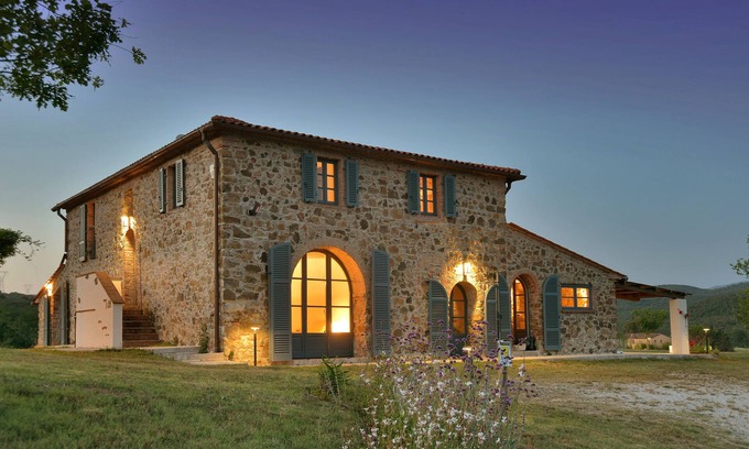 Monteverdi Marittimo House | Tuscan farmhouse with pool