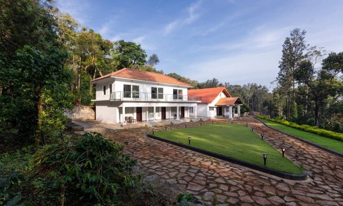 Kanbylu Baichanalli Hotel | Tusker Trail