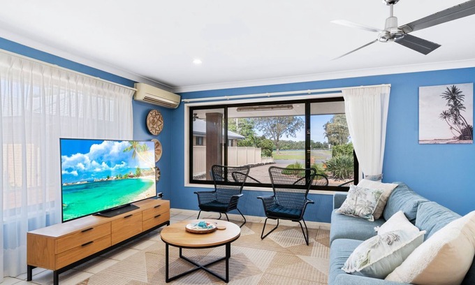 Tweed Heads House | Tweed Escape - Riverfront Pet Friendly Escape - Linen Provided - Min. 3 Night Stays