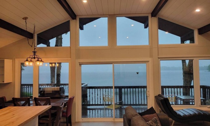 Tweed House | Tweed Lakeview Haven