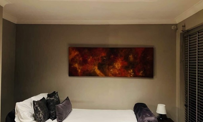 Waltham Forest Apartment | Twilight - Contemporary modern, urban flat nestled in london in a quiet area.