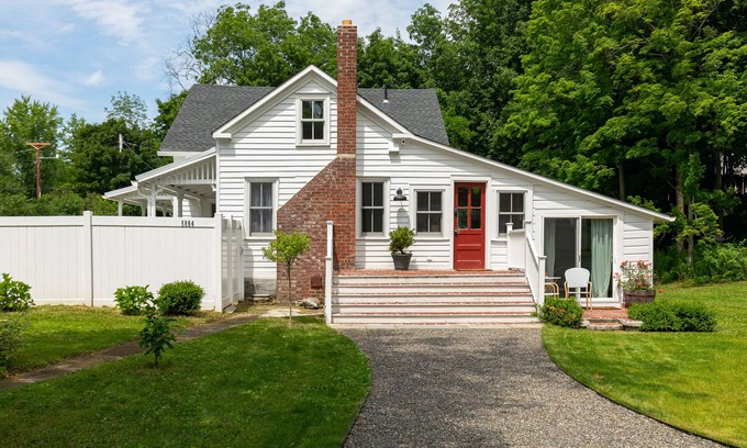 Clinton Corners House | Twin Cedar Pond: Modern Farmhouse w/Sprawling Deck and Oversized Indoor Hot Tub