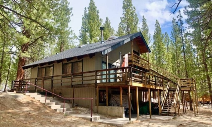 Bridgeport House | Twin Lakes,CA. Views, Beautifully Decorated, Private/Quiet; Fish in the Creek