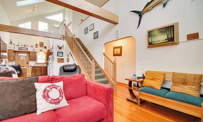 Twin Lakes House | Twin Lakes Home - Walk to Lake Elizabeth!