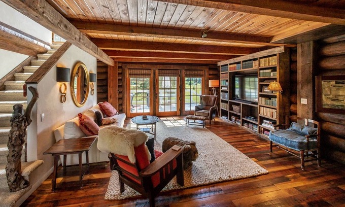 Whitefish House | Twin Lakes - Stunning Country Home with Hot Tub, Acreage and Guest House! Sleeps