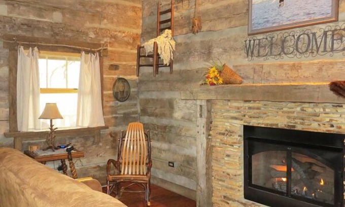 Hardin County Cabin | Twin Oaks Antique Cabin by Garden of the Gods in the Shawnee National Forest
