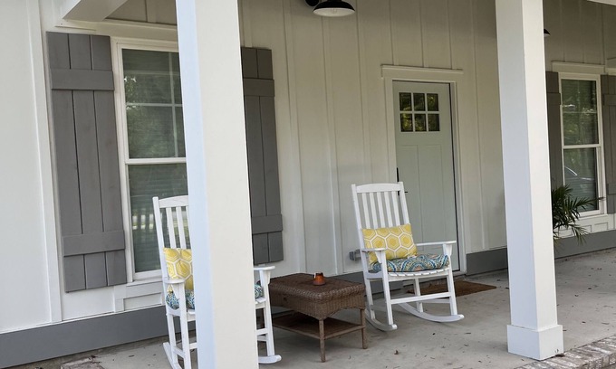 St. Marys Cottage | Twin Oaks Cottage in charming downtown St. Marys, walking distance to waterfront