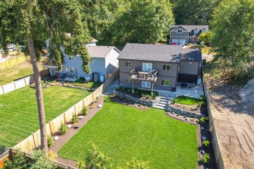 Langley House | Twin Oaks Retreat by AvantStay Mins to Freeland