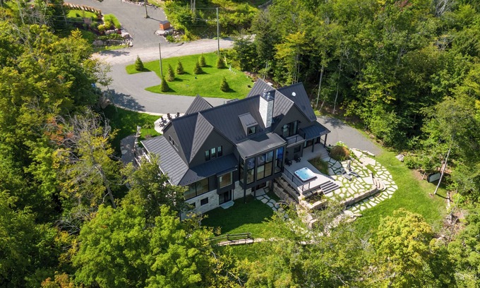 Morin Heights House | TWIN PEAKS - LUXURY 5BR SKI-IN/SKI-OUT
