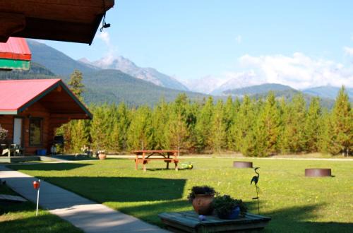 Valemount Hotel | Twin Peaks Resort