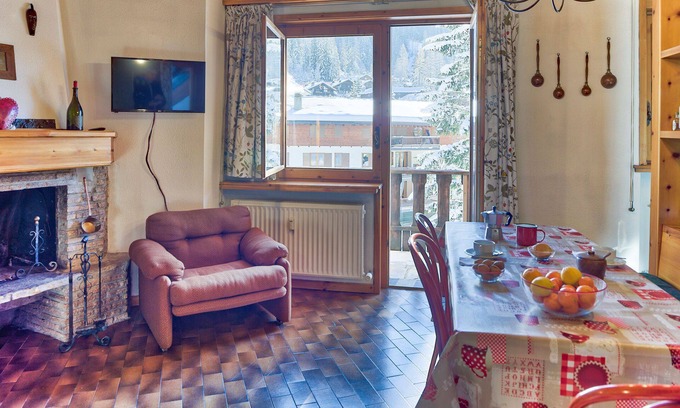 Champoluc Apartment | Twins Champoluc - a few minutes on foot from the ski resort, for 5 people, in town centre