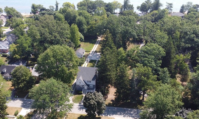 Port Huron House | Two 3/1 Apts. in Huge Home One House off Lake w/Lake Views, Walk to Beaches