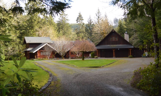 Beaver Cabin | Two Beautiful Log Cabins alongside the Sol Duc River!