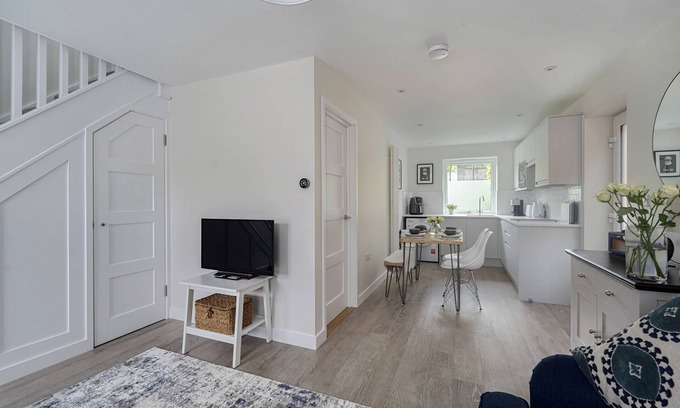 Royal Tunbridge Wells House | Two Bedroom, Self contained Annex/Appartment in Tunbridge Wells. With Parking