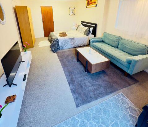 Papatoetoe Apartment | Two Bedroom Airport Flat Free Wi-Fi Parking Peaceful Stay
