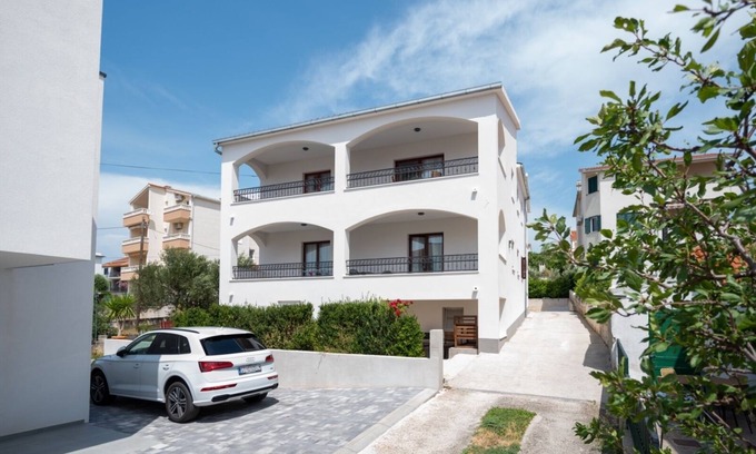 Okrug Gornji Apartment | Two bedroom apartment with terrace and sea view Okrug Gornji, Čiovo (A-23497-a)