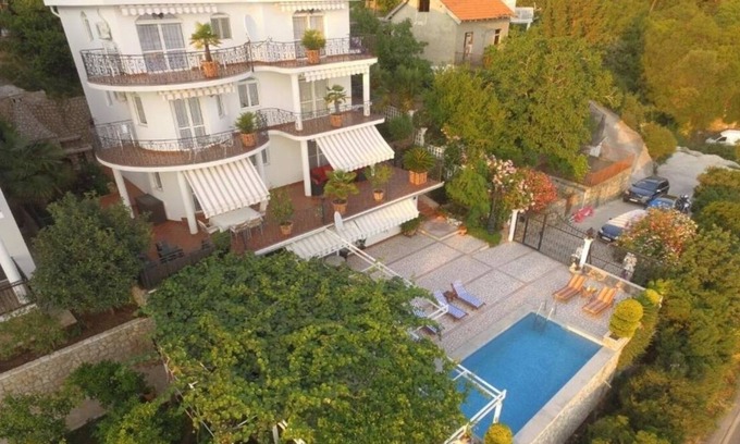 Dobra Voda Apartment | Two bedroom apartment with sea view