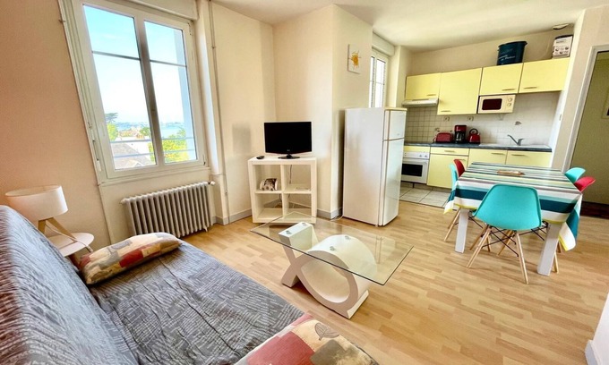 Carantec Apartment | Two-Bedroom Apartment with Sea View