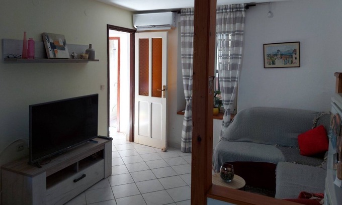 Iz Apartment | Two bedroom apartment with terrace Veli Iž, Iž (A-18697-a)