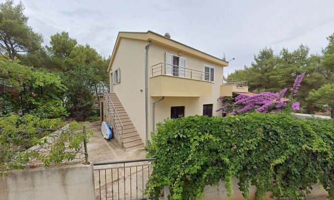 Cove Osibova (Milna) Apartment | Two bedroom apartment with terrace Cove Osibova, Brač (A-23774-a)