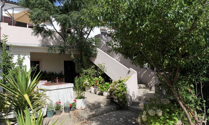Mandre Apartment | Two bedroom apartment with air-conditioning Mandre, Pag (A-4105-a)