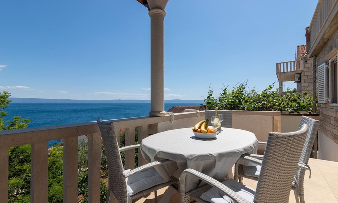 Selca Apartment | Two bedroom apartment with terrace and sea view Puntinak, Brač (A-718-d)