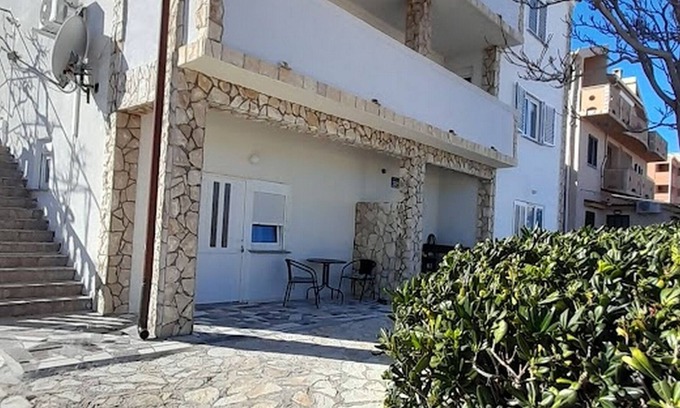 Pag Apartment | Two bedroom apartment with balcony and sea view Pag (A-20577-a)