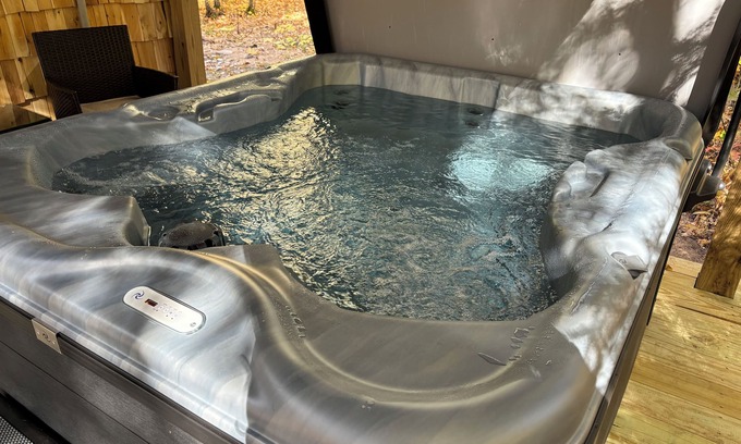 Au Train Cabin | Two bedroom cabin with hot tub and fireplace.