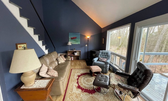Central Frontenac Cottage | Two-bedroom cottage on quiet lake, family-friendly — kayaks, canoe (sauna avail)