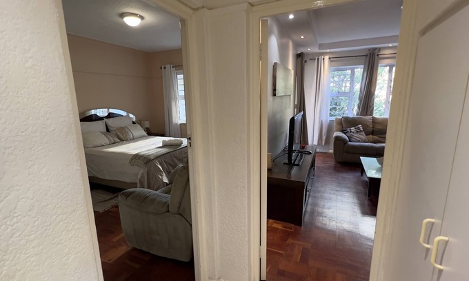 Three Anchor Bay Apartment | Two Bedroom Cozy Apartment in Sea Point. 5min walking distance from the sea.