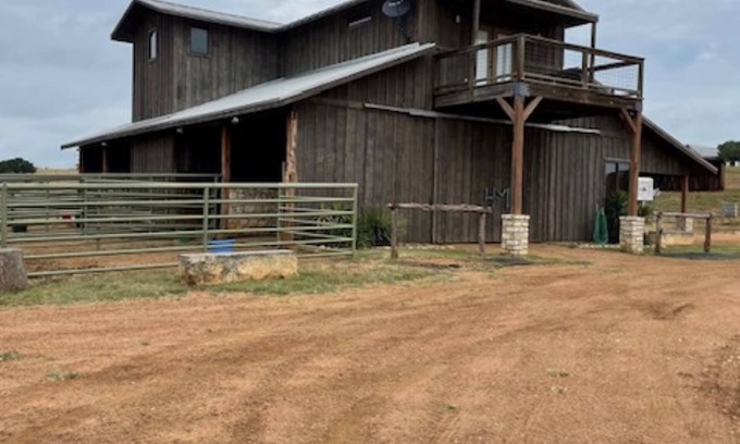 Llano County House | Two Bedroom/Kichenette Barndominium in Texas Hill Country